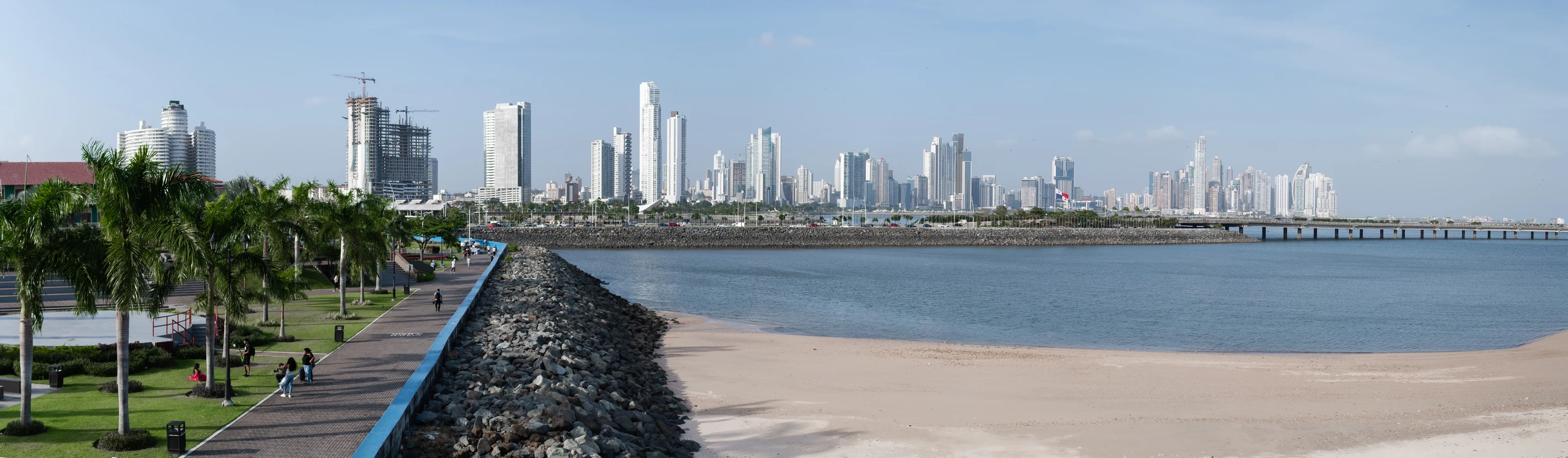 Panama City waterfront with a palm-lined promenade, the bay and high-rise buildings.